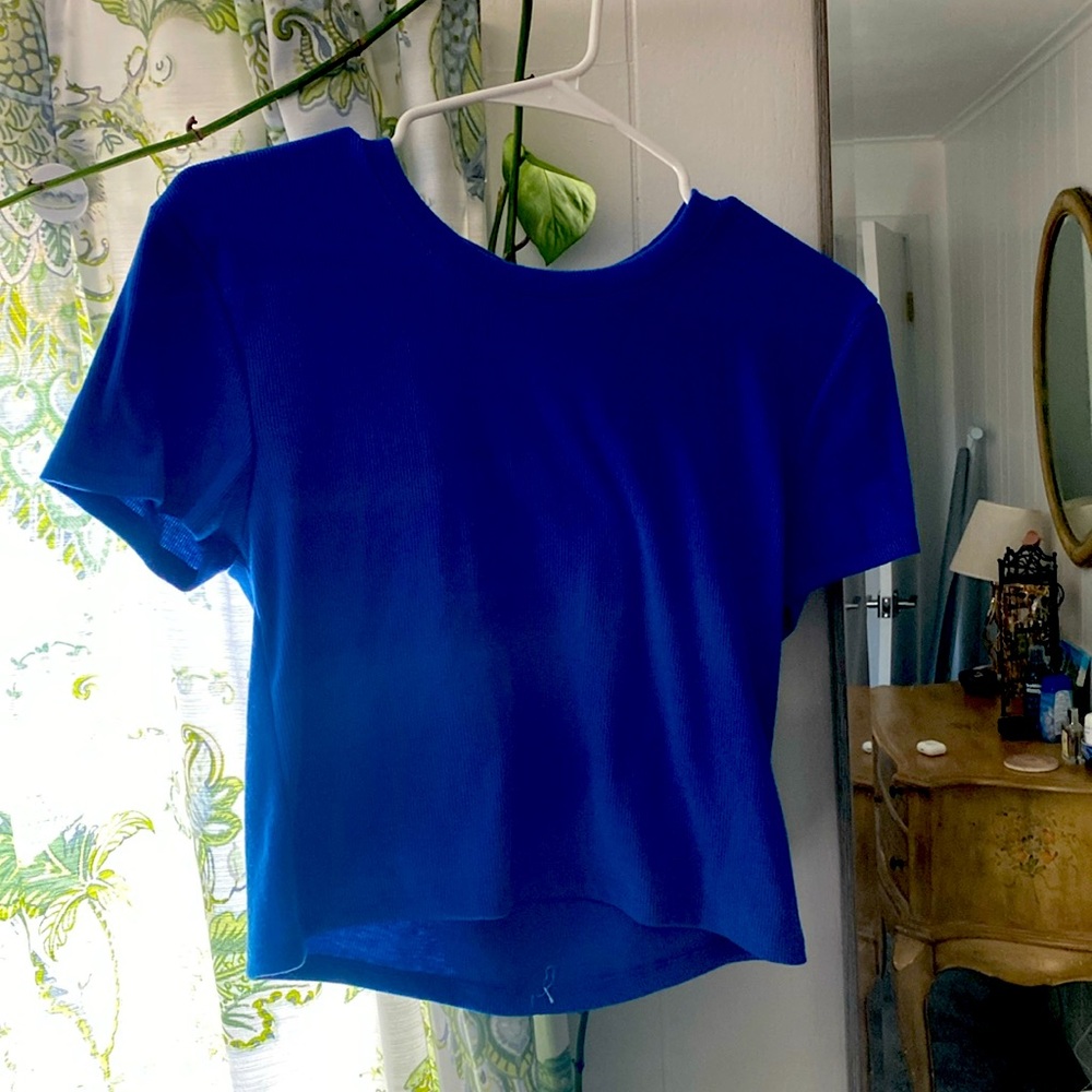 Blue cropped tee NEW!